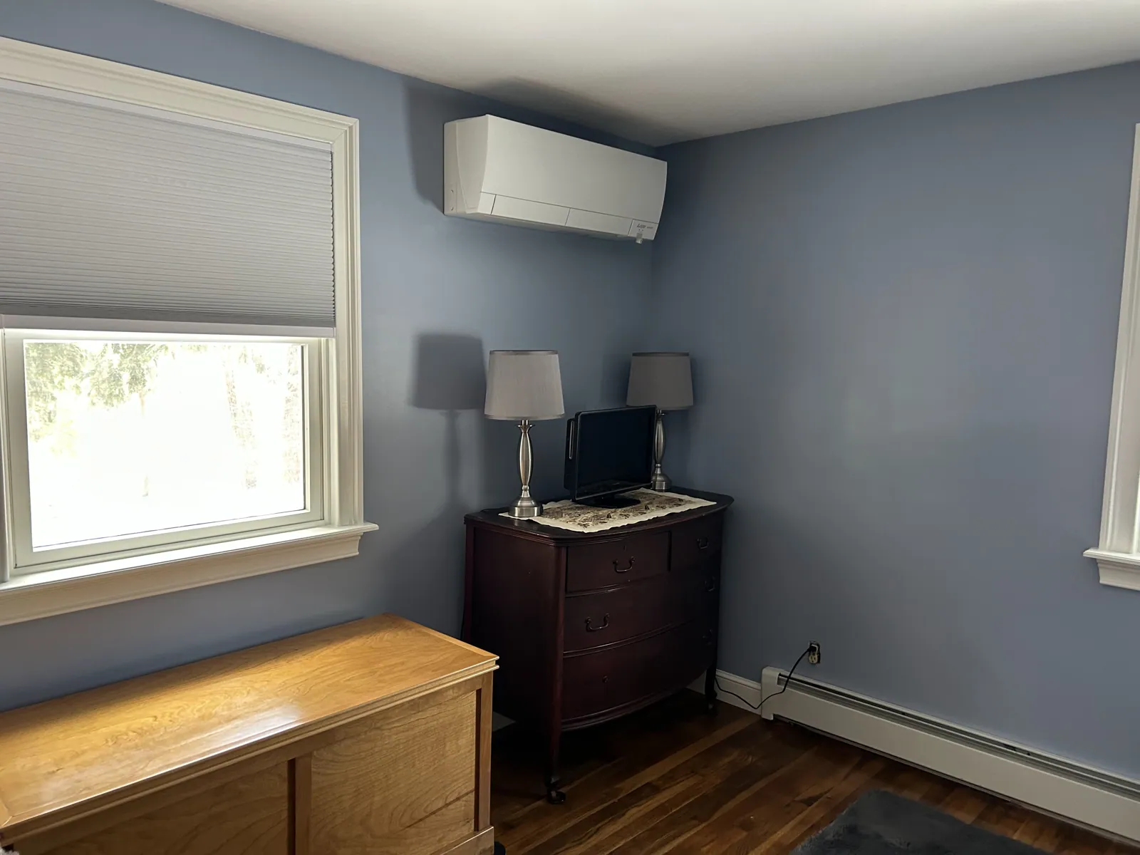 Bedroom in a quiet blue-gray